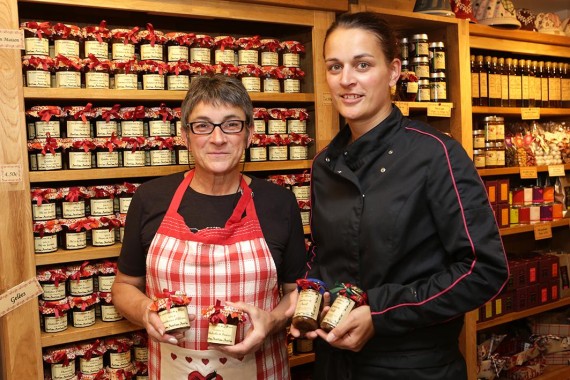 Nicole et Sophie dans leur boutique de Châtenois